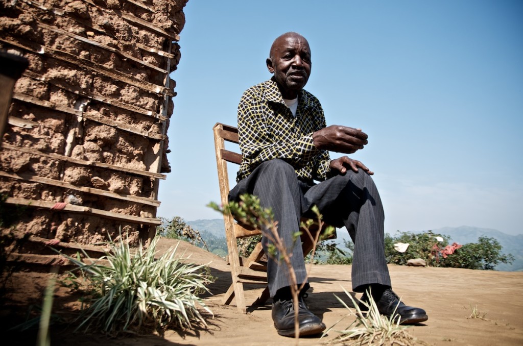 A member of the royal family within the Hunde community, Mwami Michel Bapfuna, has been the head of the Bapfuna groupement since the early 1960s. For the past twenty years he has not been able to access the majority of his land. Masisi Town, North Kivu, August 2013.
