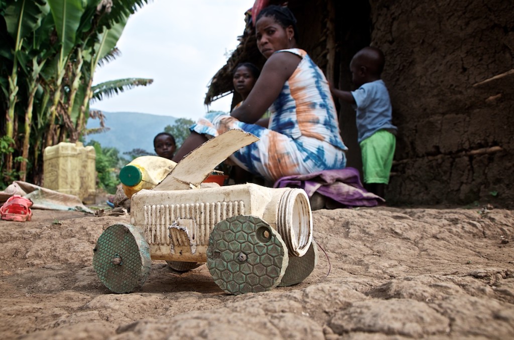 A child’s toy lies on the ground in front of a home belonging to a family who were displaced by clashes between armed groups. Nyabiondo, Masisi, August 2013.